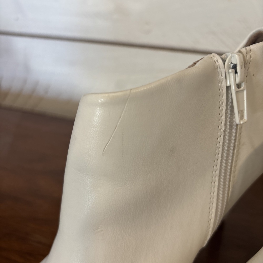 BCBGENERATION Womens White Padded Hadix Pointed Toe Stiletto Zip-Up Booties 7.5 - Picture 3 of 16